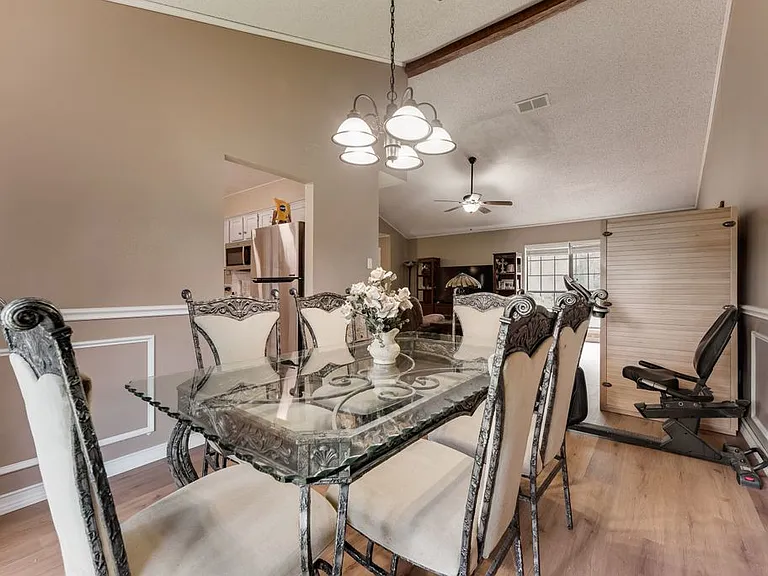 1022 Melissa Ln — Photo 6