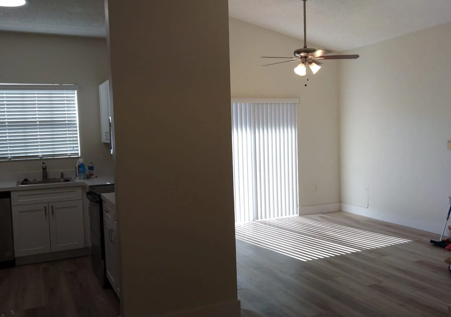 2 bed, 854 sqft, $2,300 — Photo 4