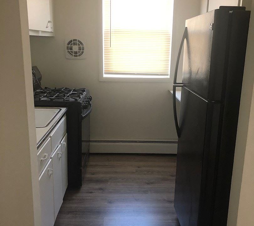 2nd image of 520 Eastern Ave NE APT 203