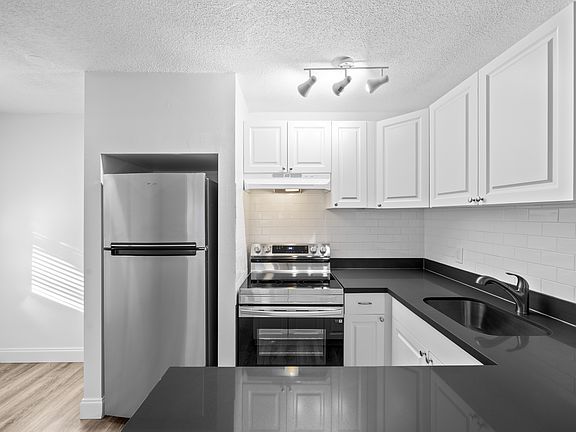 3rd image of 732 SE 15th St APT 5