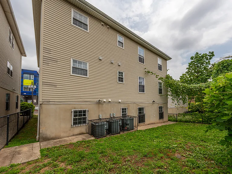 26-28 Avon Avenue - Ground Floor — Photo 16