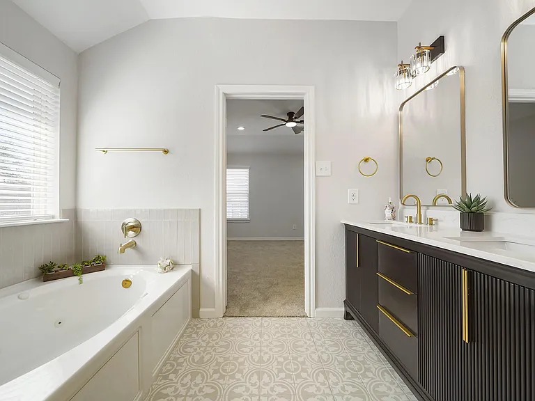 3301 Clover Hill Ln — Photo 24