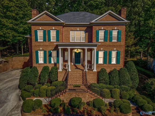 1697 E Stonehurst Dr SE, Huntsville, AL 35801