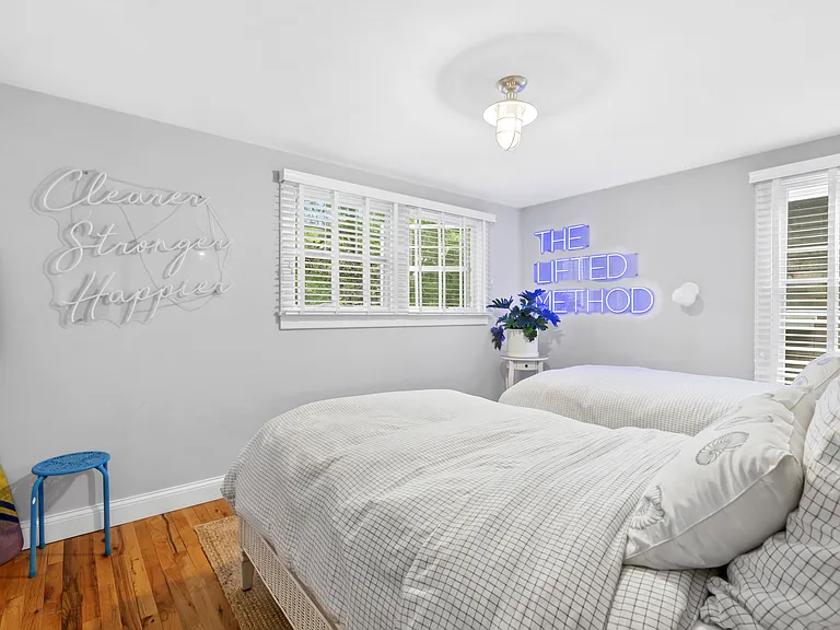 35 Kings Point Rd — Photo 14