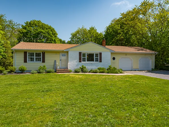 https://photos.zillowstatic.com/fp/da51b5bb17179d00181ee61223f43241-p_e.webp