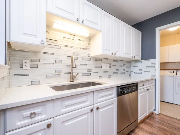 5362 Brookemonte Cir #1, Rochester, MI 48306