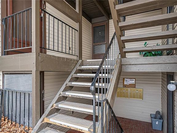 3rd image of 440 Idlewood Blvd