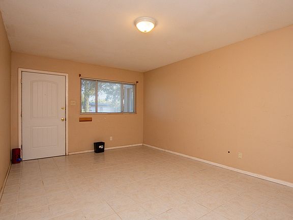 5th image of 146 E Riverside Ave