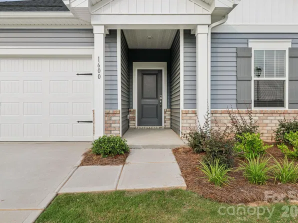 2302 Snapdragon Ct, Stanley, NC 28164