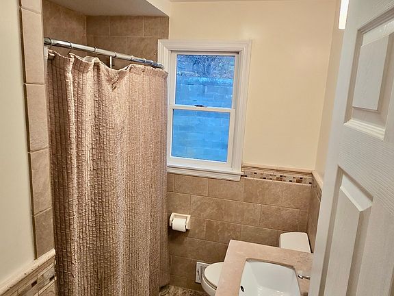 5th image of 64 S Nichols Ave Floor 2