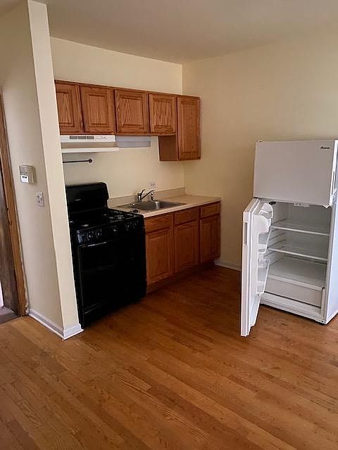 1st image of 3508 N Wilton Ave APT G3