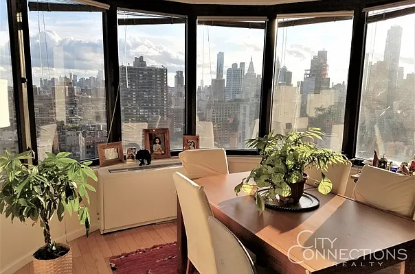 Rented by City Connections Realty | media 15