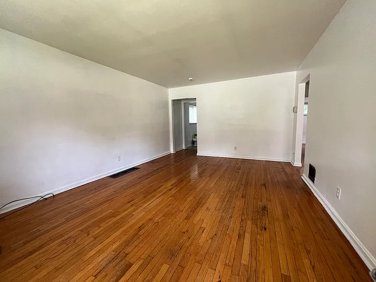 3119 Cavanaugh Ave — Photo 2