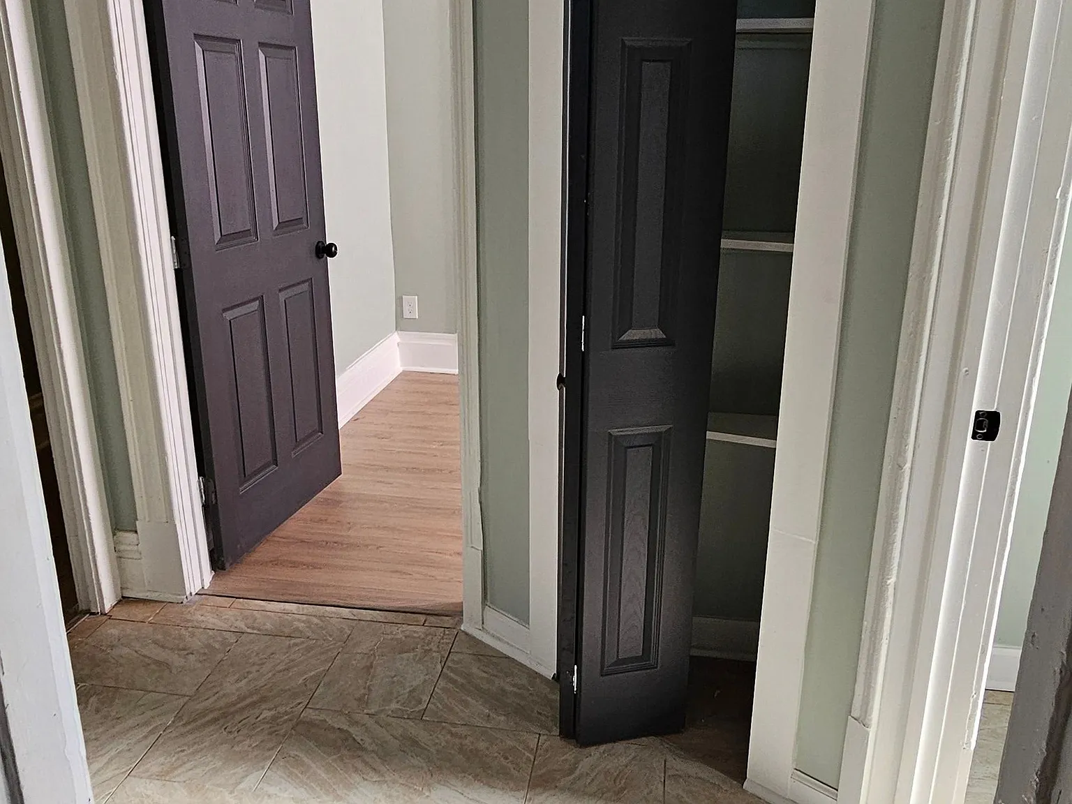 3 bed, 1.0 bath, 1270 sqft, $1,230 — Photo 3