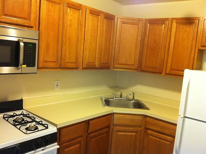 2nd image of 923 E 223rd St