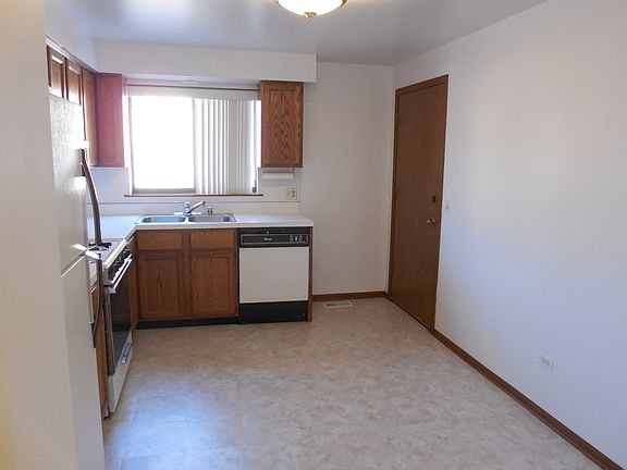 2nd image of 8430 W Catalpa Ave Unit 601