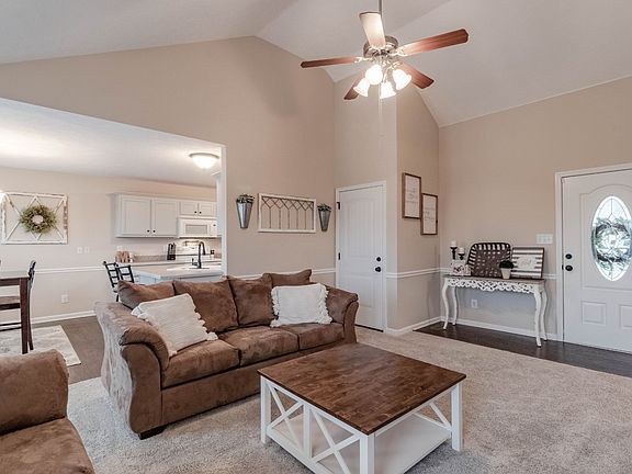 5th image of 511 Cedar Valley Dr
