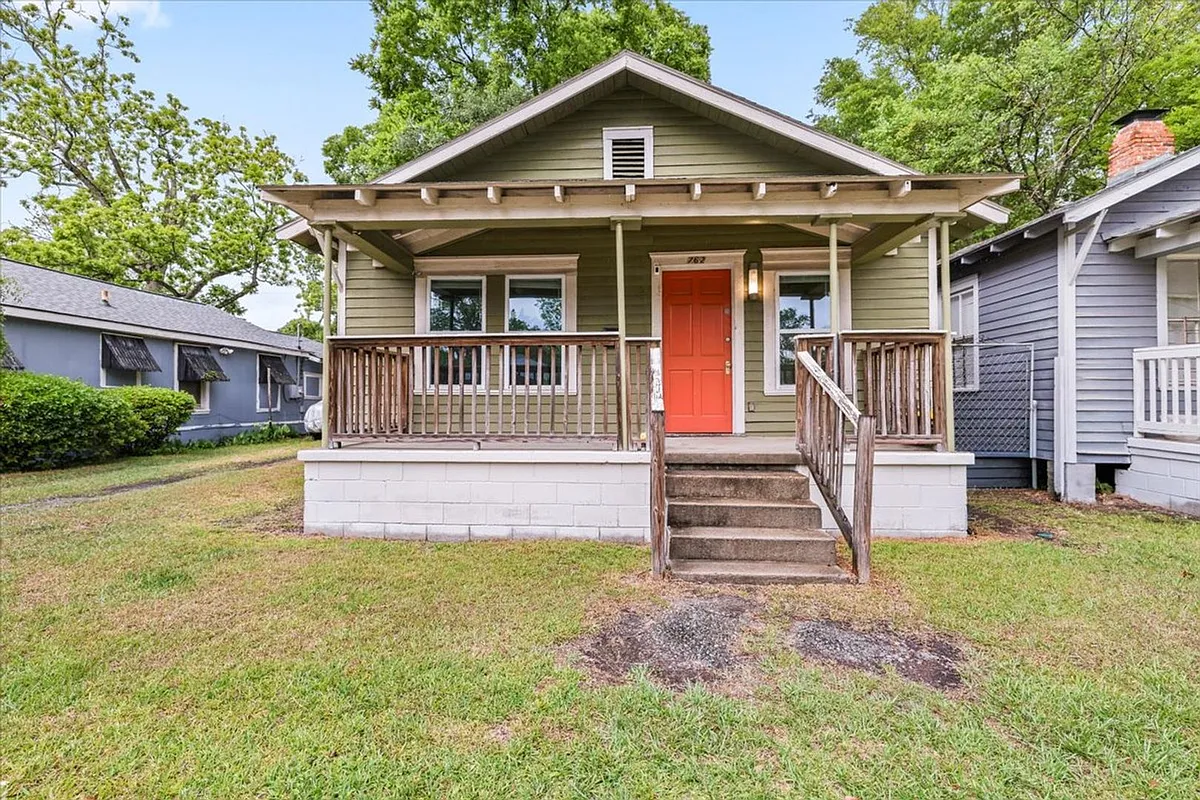 Building Photo - 762 E Waldburg St
