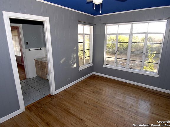 4th image of 240 Seford Dr