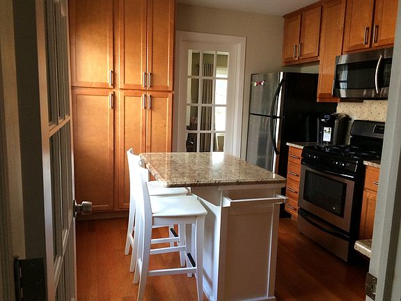3rd image of 9448 Leamington St
