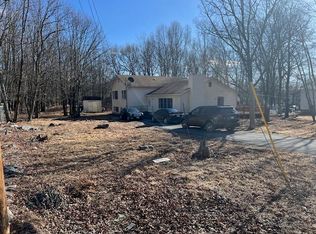 1127 Steele Cir, Bushkill, PA 18324