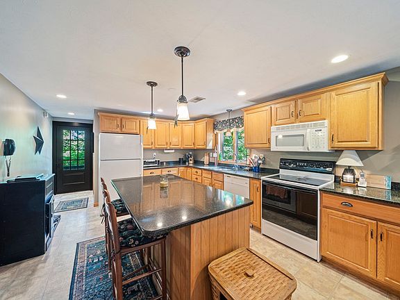 4th image of 66 Cottage Ln