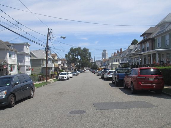 Exterior Neighborhood (street photo)