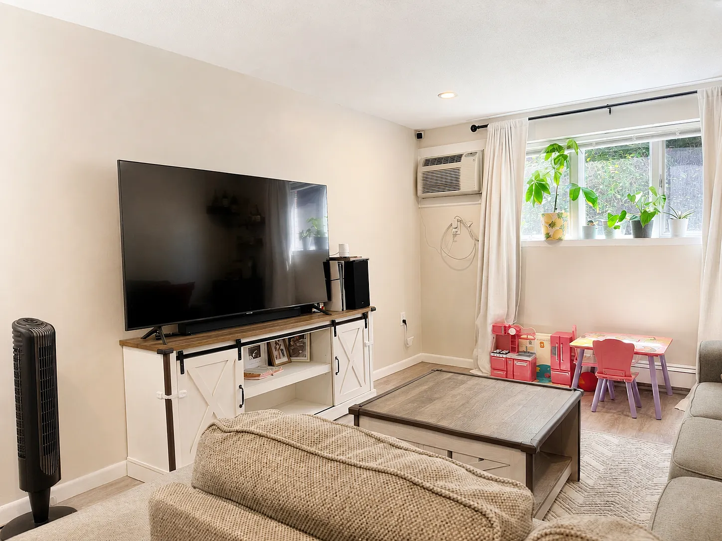 2 bed, 780 sqft, $2,375 — Photo 2