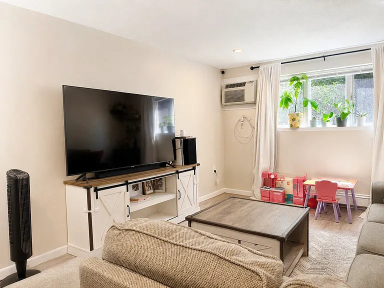 21 Greenwood St #3 — Photo 2