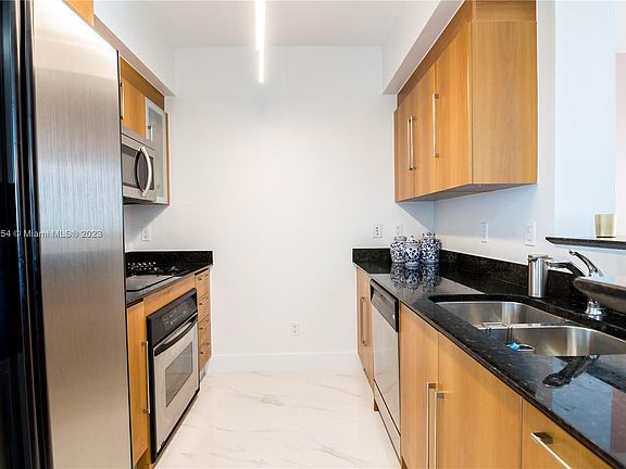 5th image of 325 Biscayne Blvd #2624