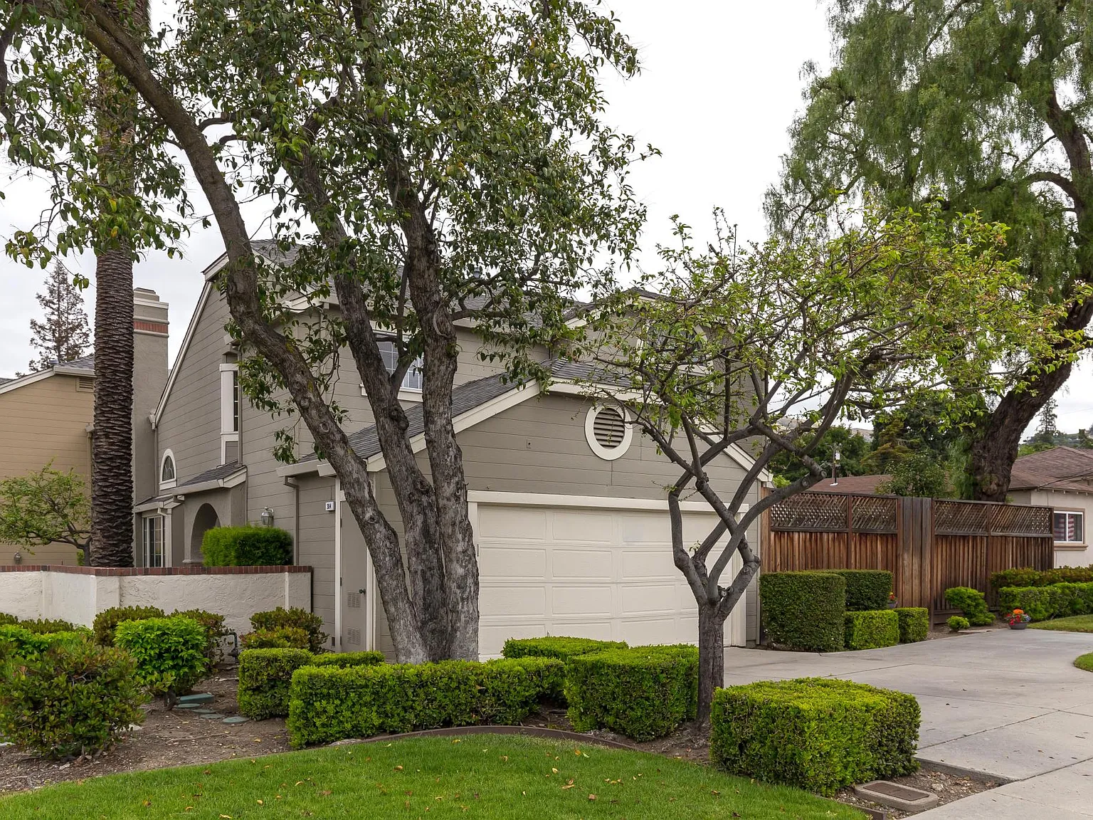 3 bed, 2.5 bath, 2106 sqft, $5,250 — Photo 1