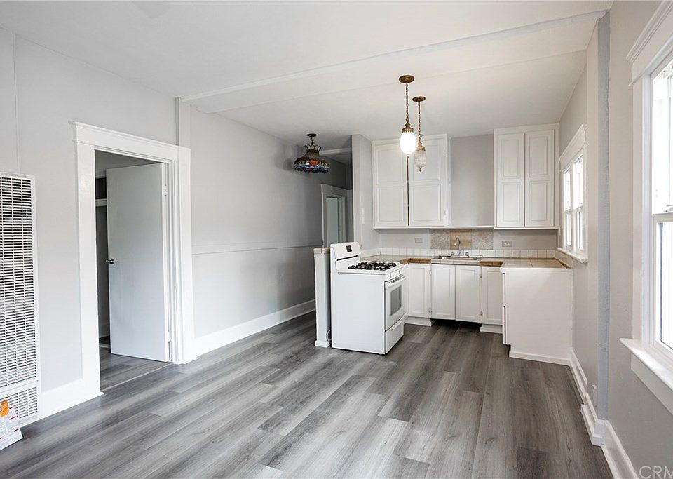 1st image of 806 W Camile St