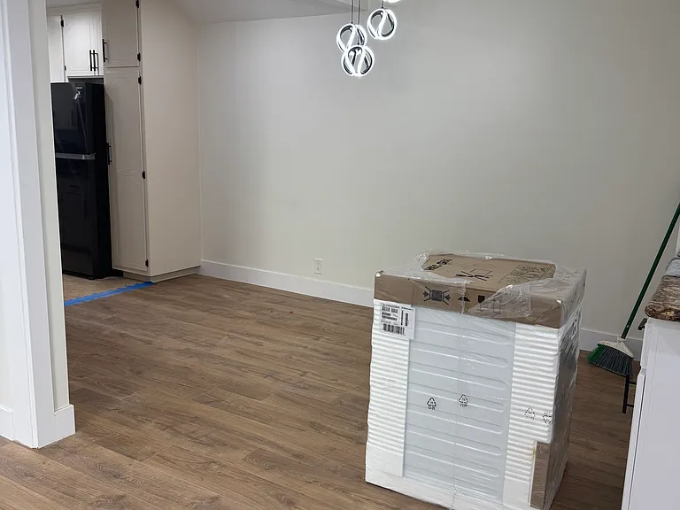 1042 S Shenandoah St #102 — Photo 4