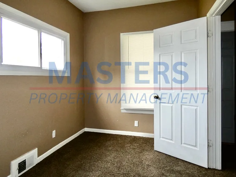 2563 Foraker Ave — Photo 34