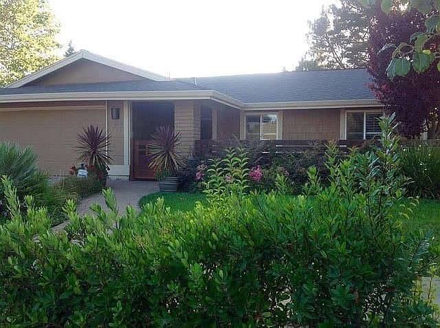 2nd image of 7695 Laurel Dr