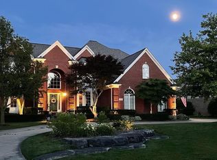 3891 White Tail Dr, Rochester, MI 48306