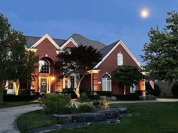 3891 White Tail Dr, Rochester, MI 48306