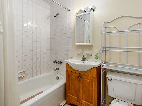 5th image of 6120 Woodside Ave APT 1Y