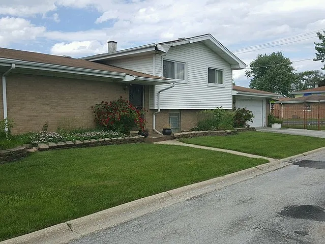 16049 Ashland Ave photo 1