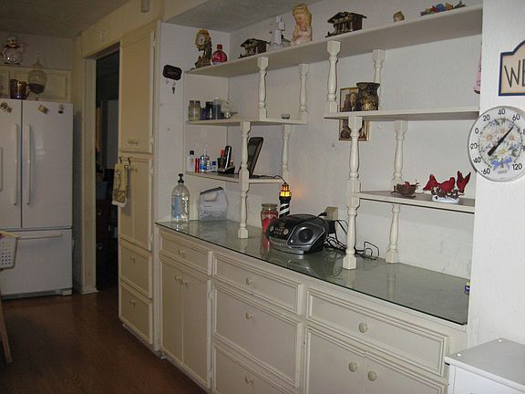 Kitchen Pantry/Shelves