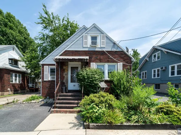 22 Center St, Little Ferry, NJ 07643
