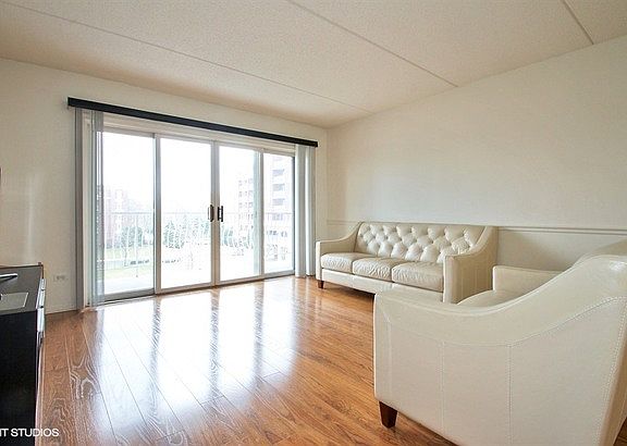 3rd image of 7071 W Touhy Ave APT 402