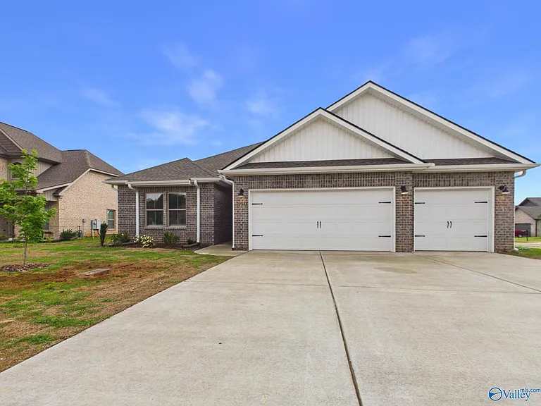17993 Longleaf Dr — Photo 1