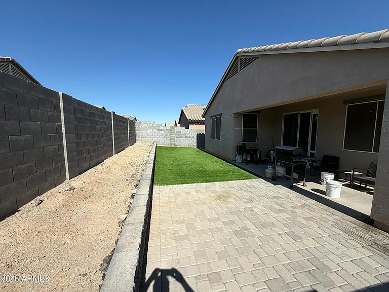24740 W Jessica Ln — Photo 18