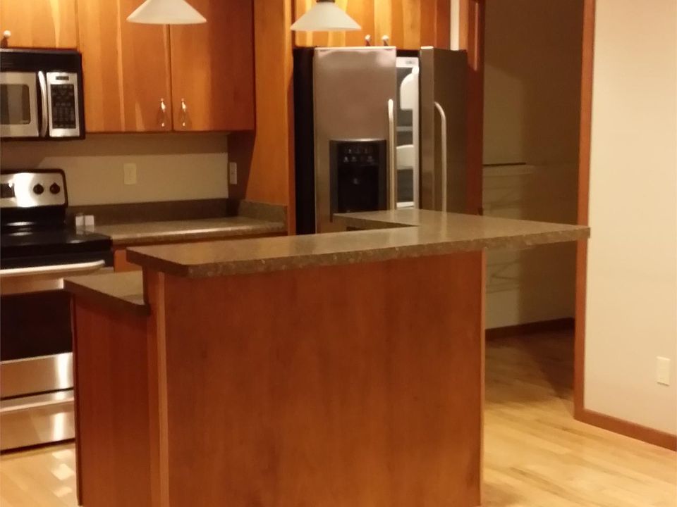 1st image of 747 Aspen Ave
