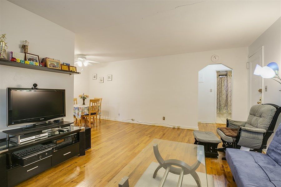 2nd image of 3631 170th St