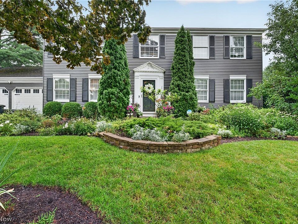 1st image of 988 White Oak Cir
