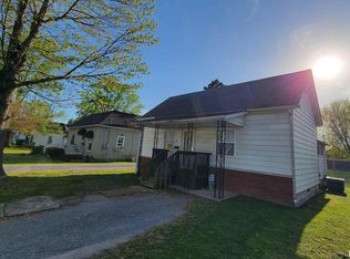 1106 Benton Ave, Johnston City, IL 62951