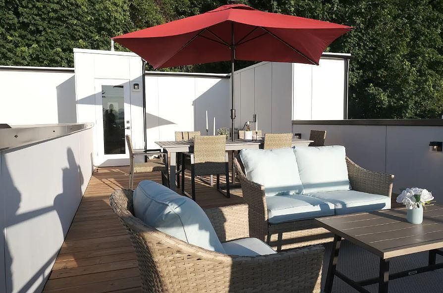 Rooftop deck