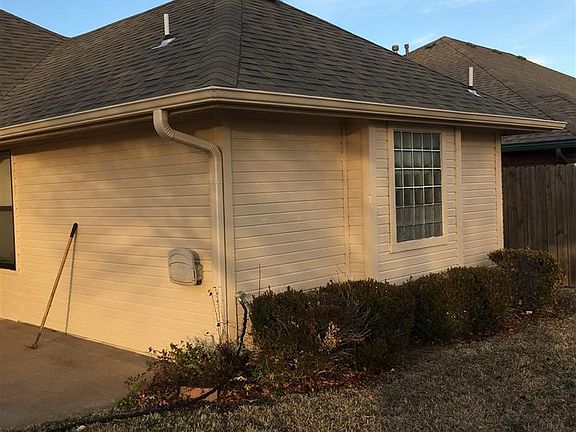 2nd image of 6814 NW Crestwood Dr